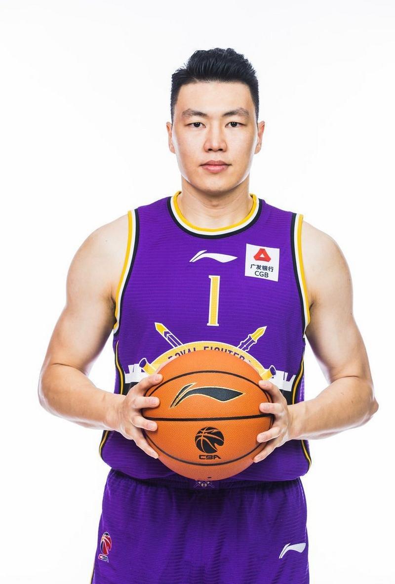 李根 CBA 转会争议_新疆cba李根表现一般