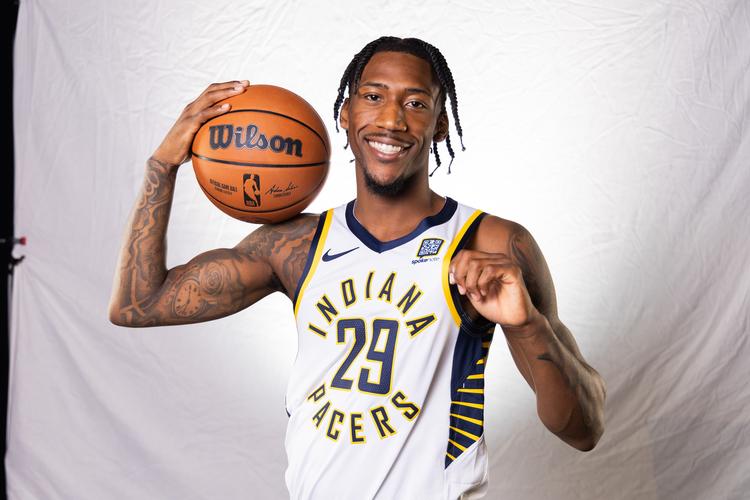 NBA历史今天_nba新秀赛季_NBA历史时刻