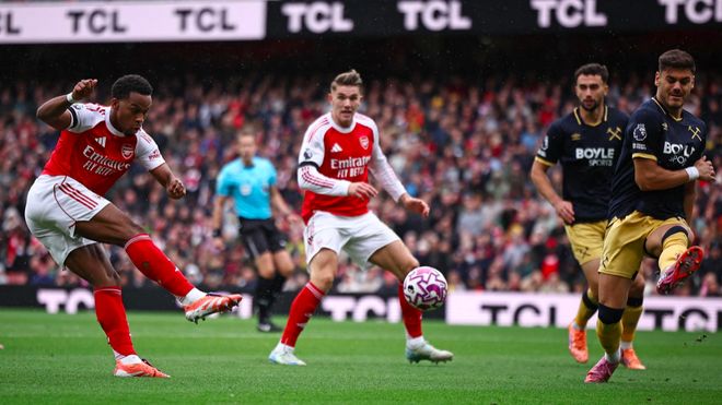 2-0！4连胜 英超榜首更迭：13.3亿豪门笑傲德比大战 一场伤俩核心